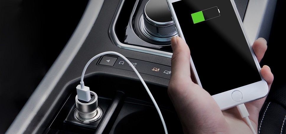 можно заряжать 2 девайса одновременно 