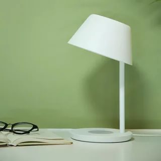 Настольная лампа с функцией беспроводной зарядки Yeelight LED Table Lamp Pro YLCT03YL фото 2